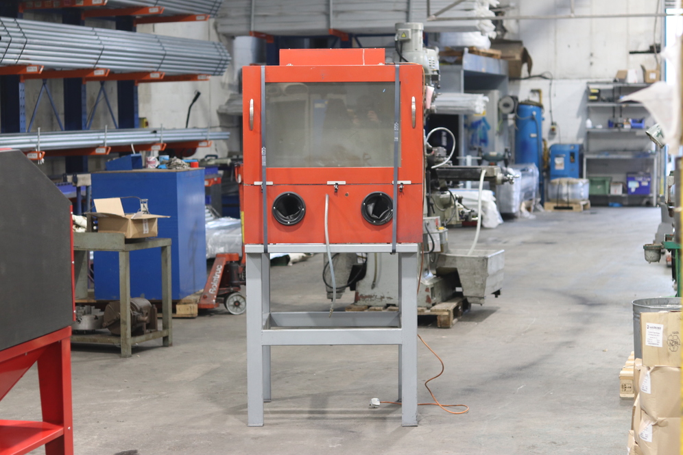 sed Shot Blasting Cabinet Used Bead Blasting Cabinet for sale