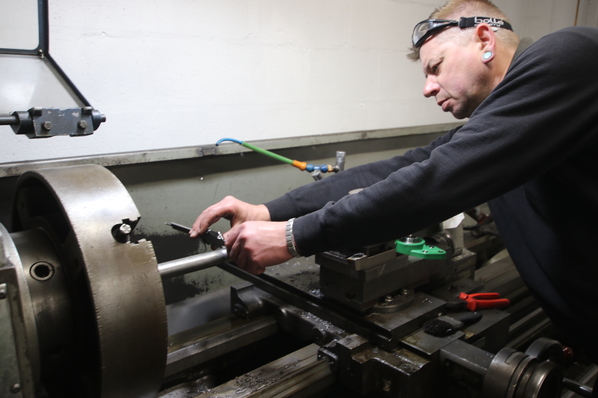 Lathe work turning of metal parts